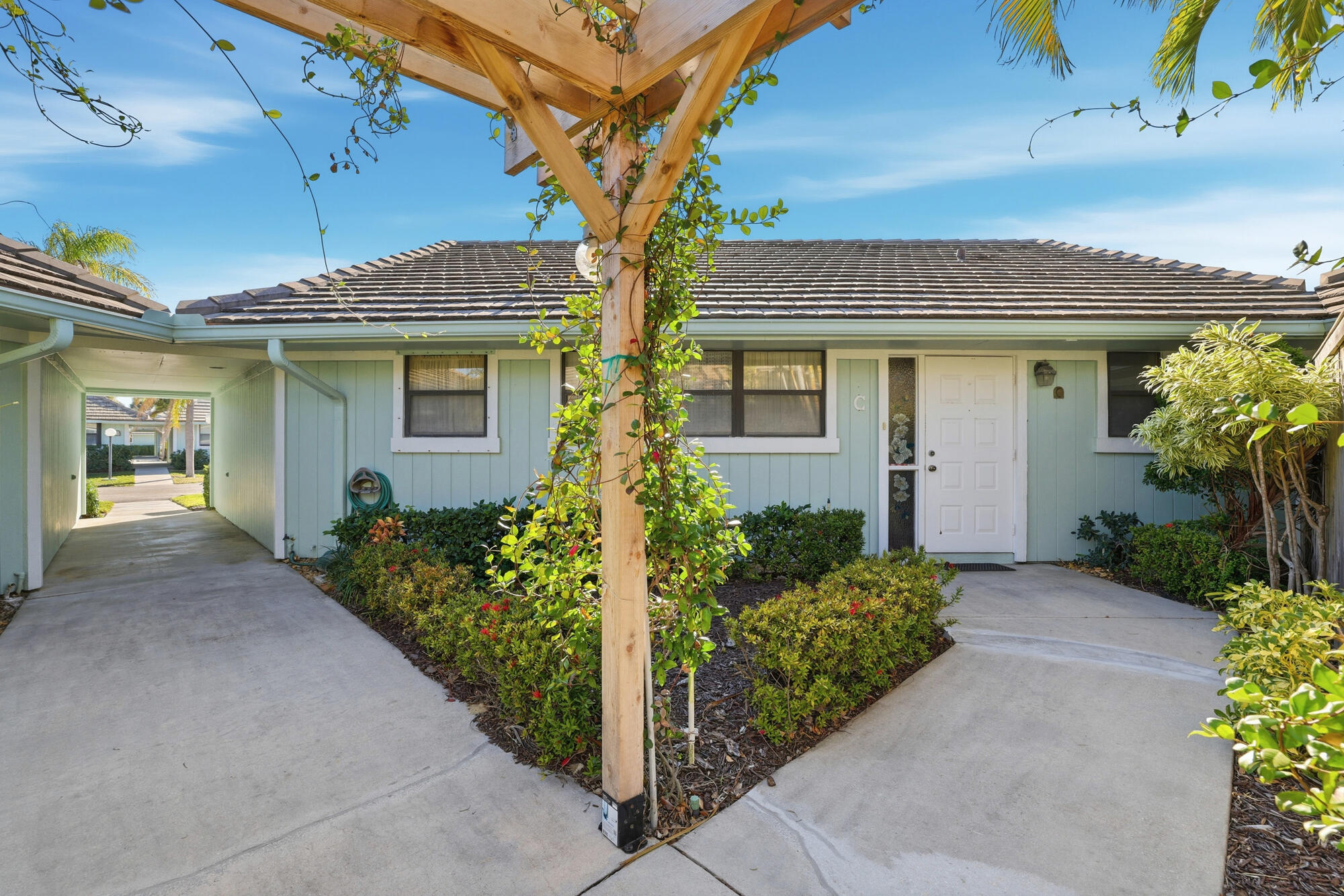 1127 E Seminole Avenue 9c