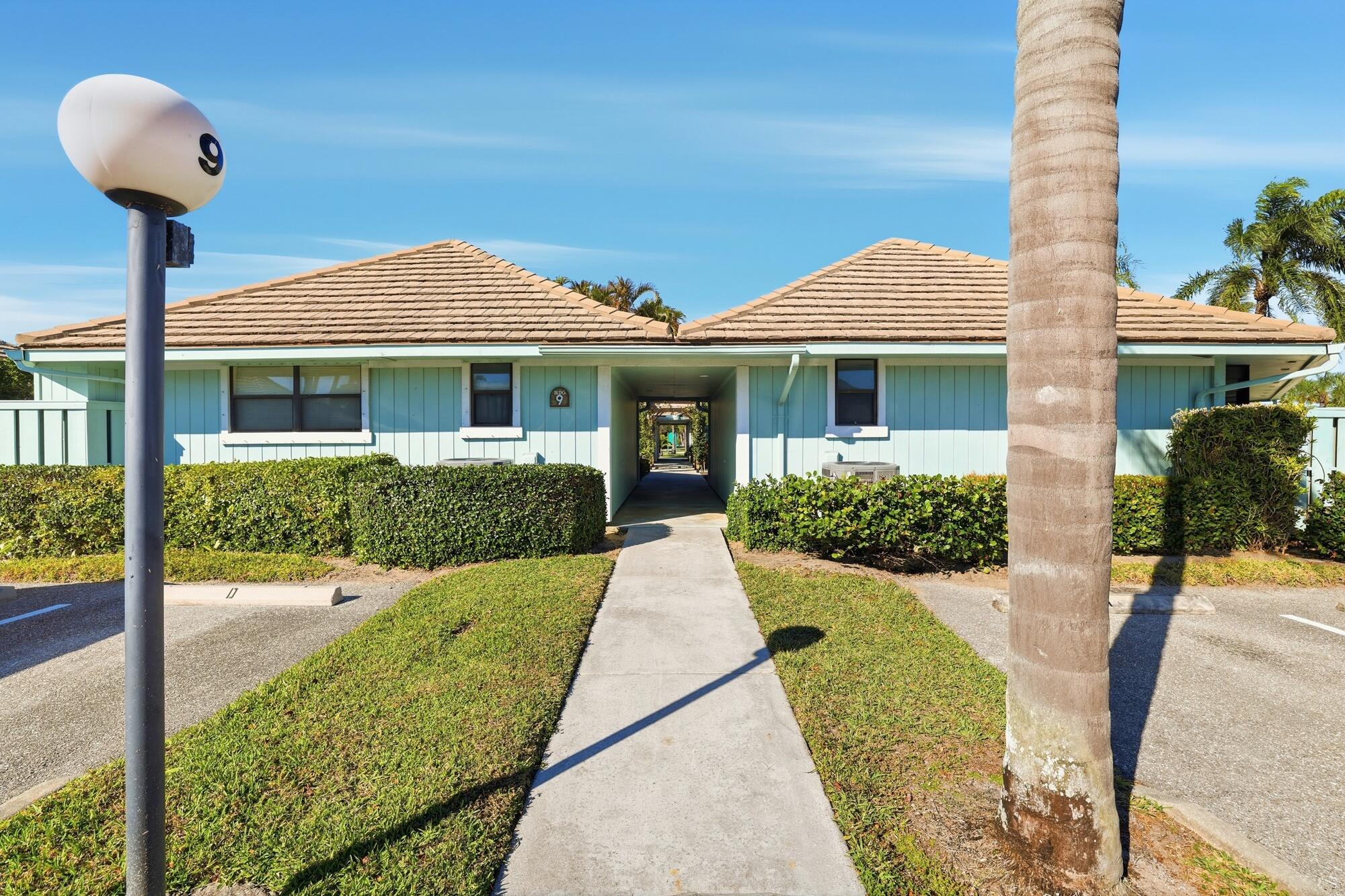1127 E Seminole Avenue 9c