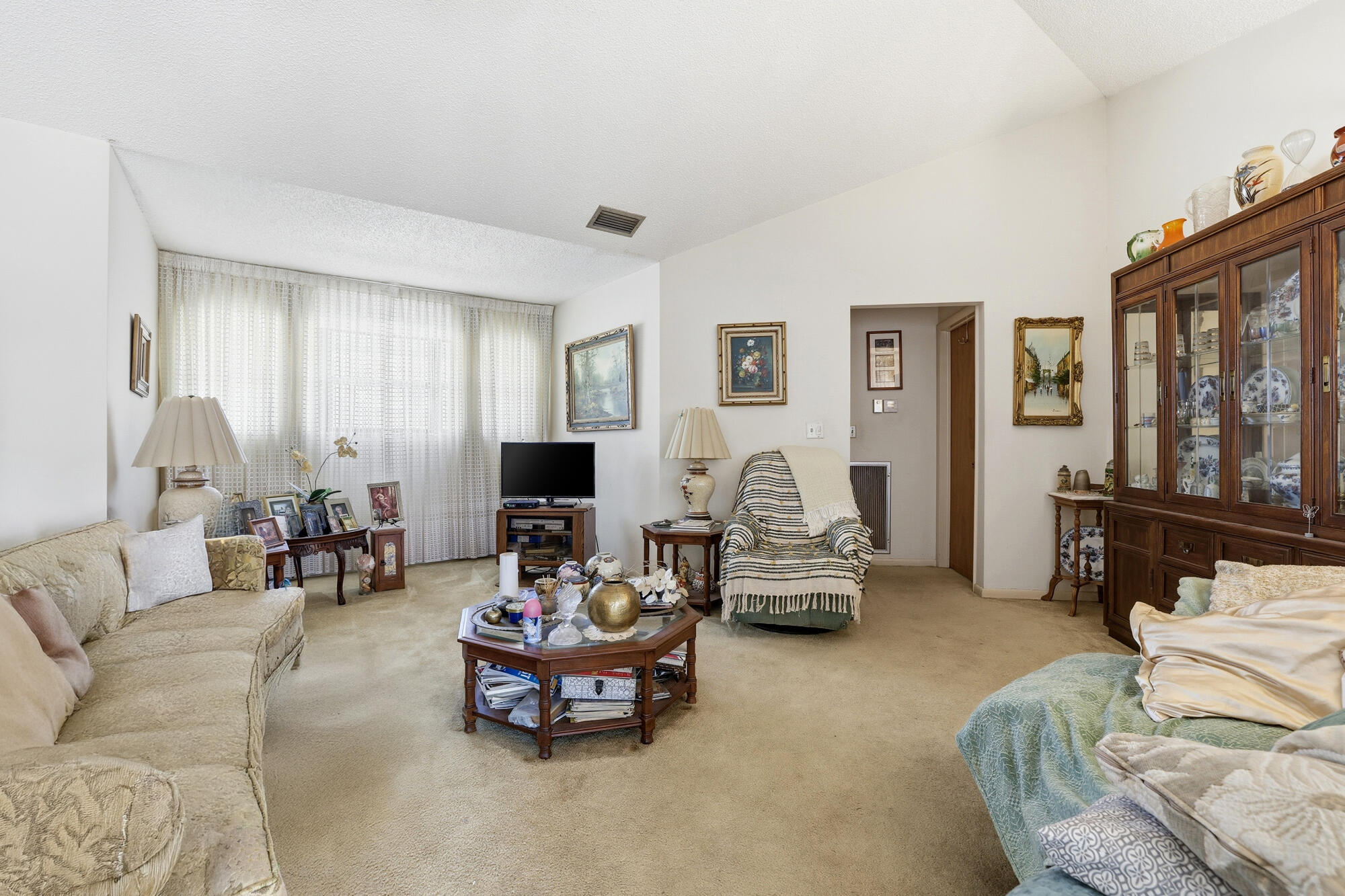 1127 E Seminole Avenue 9c