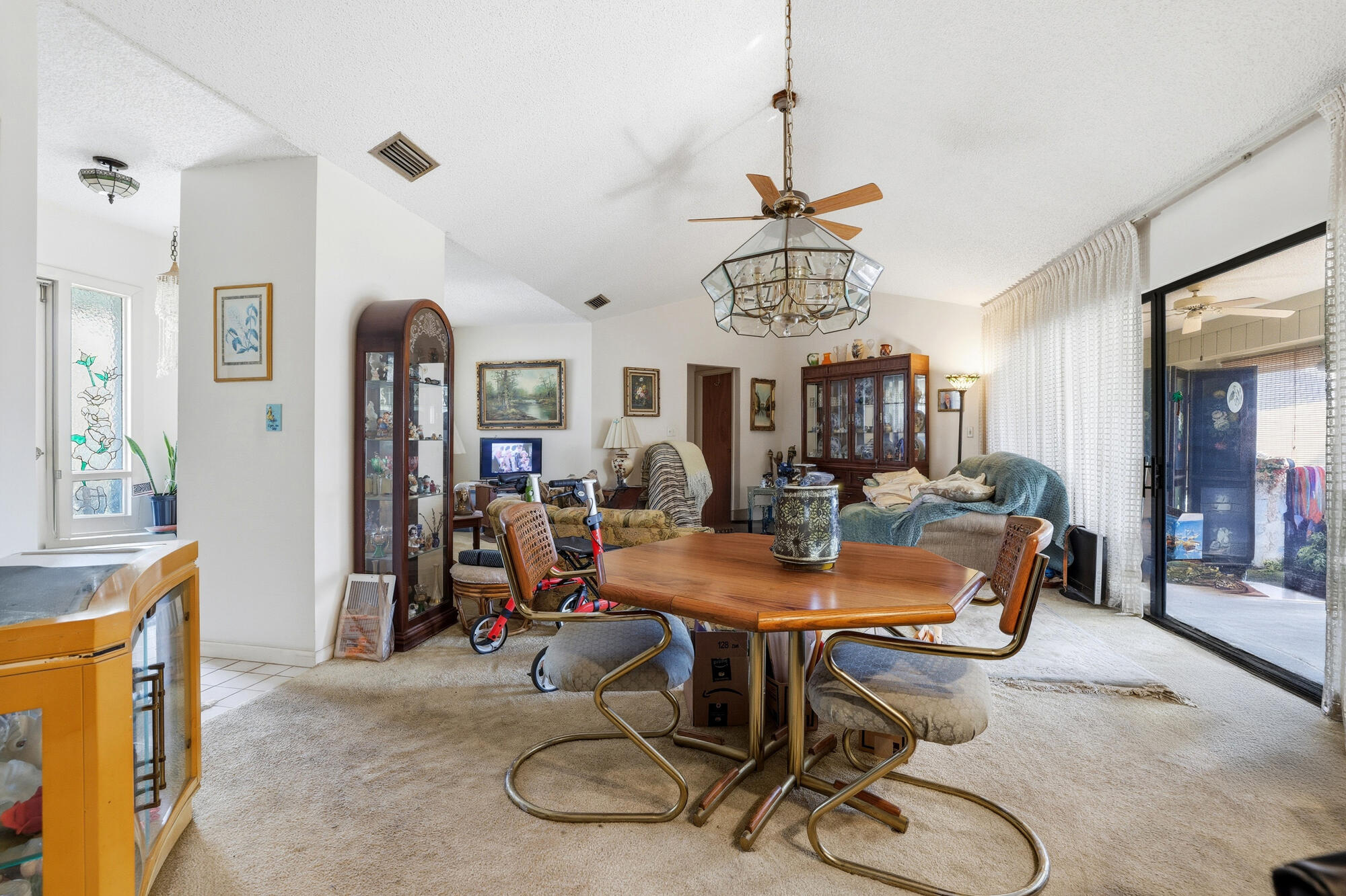 1127 E Seminole Avenue 9c