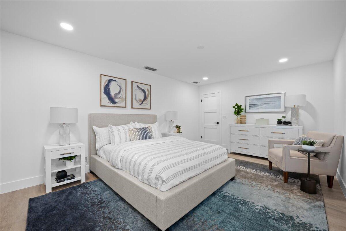 17068 Traverse Circle