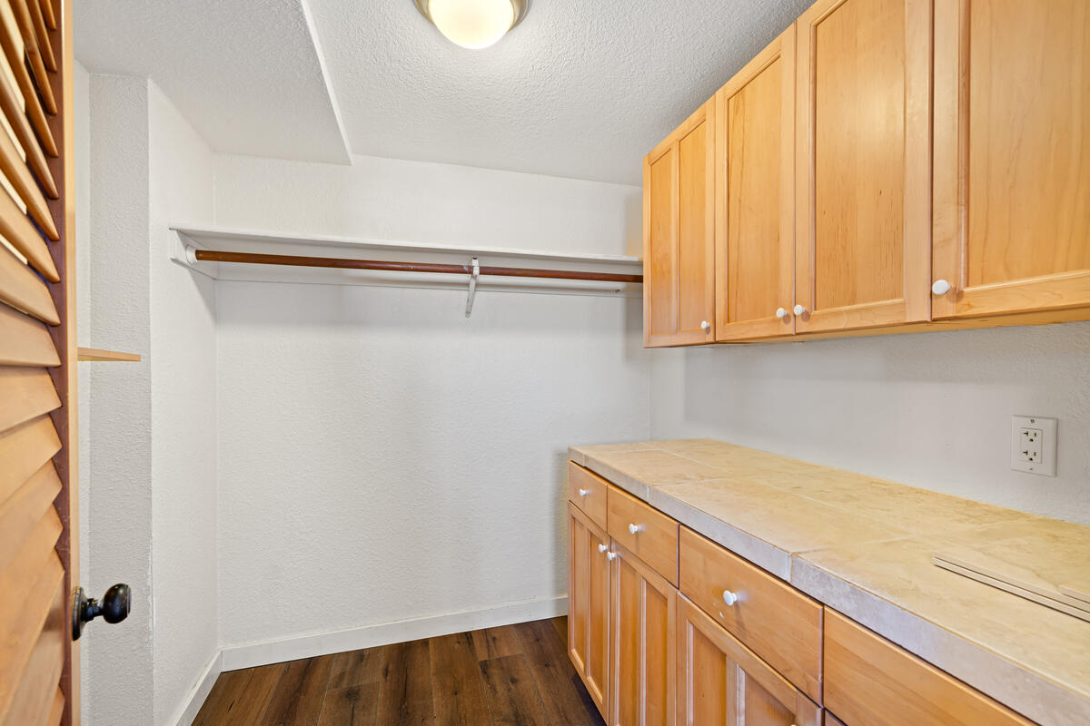 1661 PEE RD I205