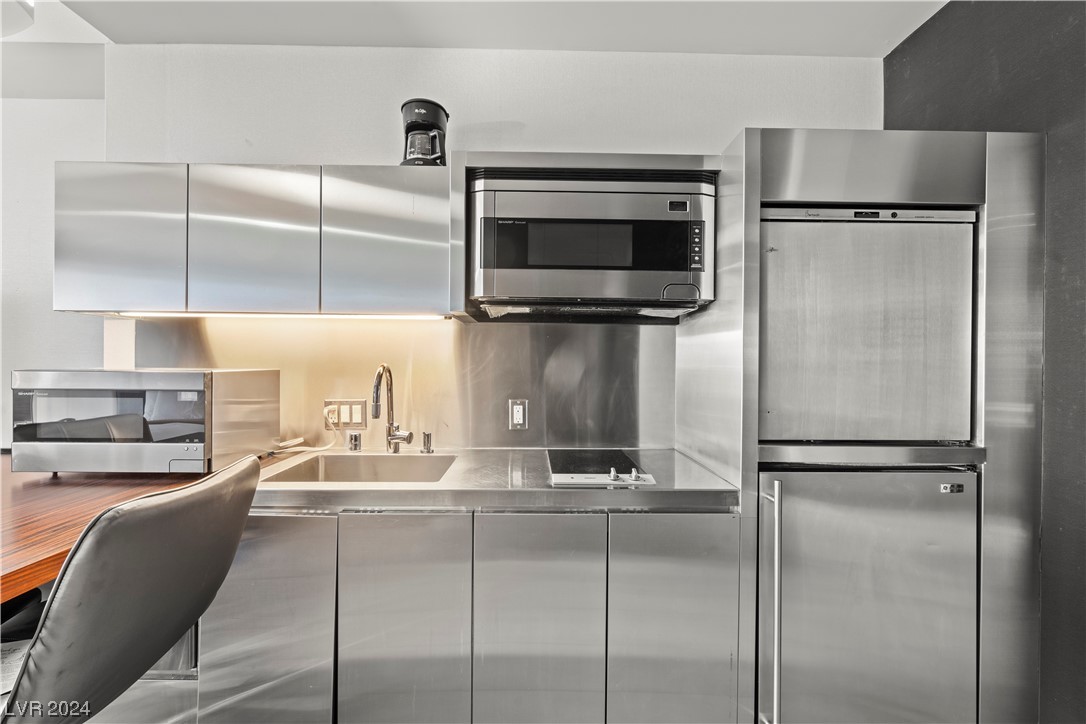 4381 West Flamingo Road 916