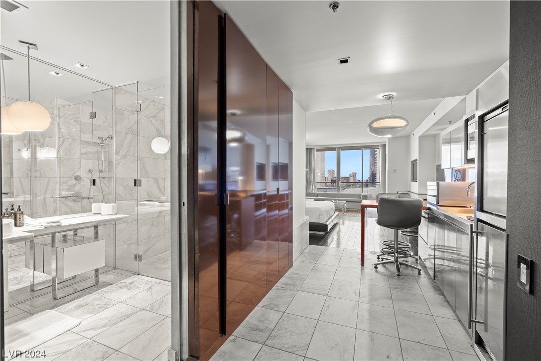 4381 West Flamingo Road 916