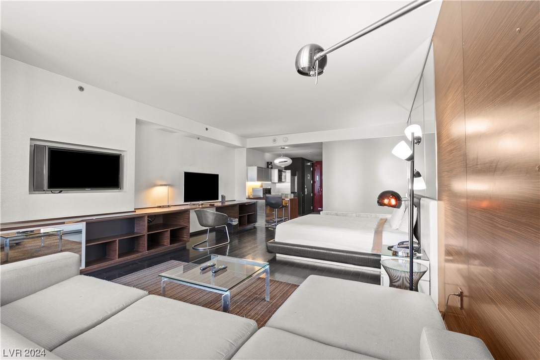 4381 West Flamingo Road 916