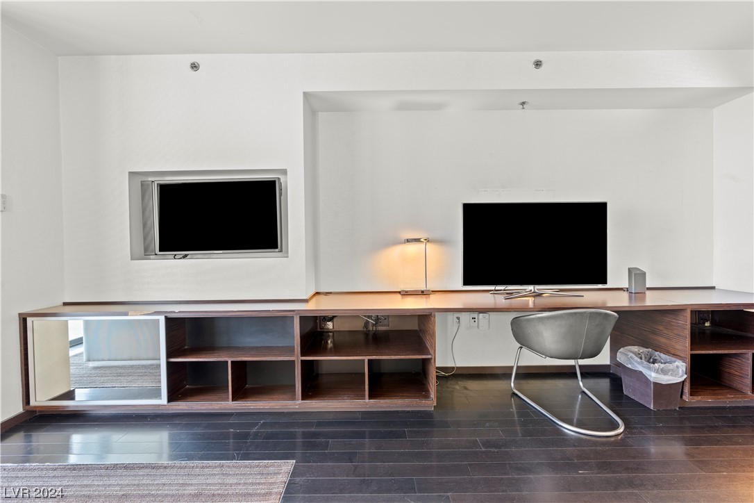 4381 West Flamingo Road 916