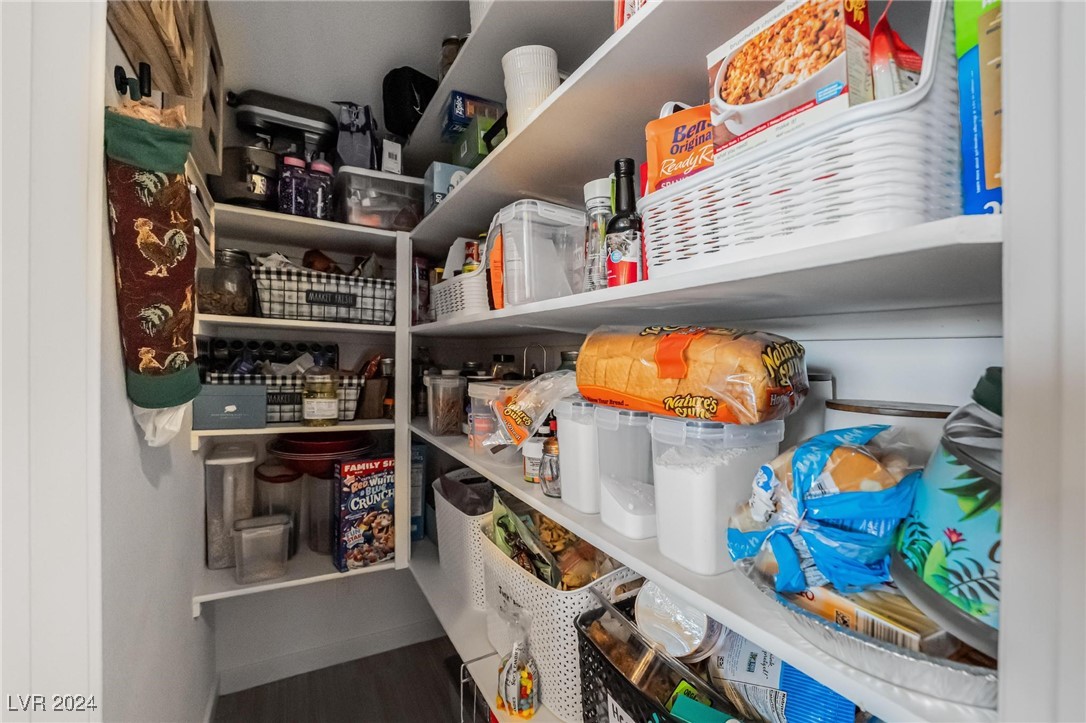 9784 Pyrite Mystery Avenue