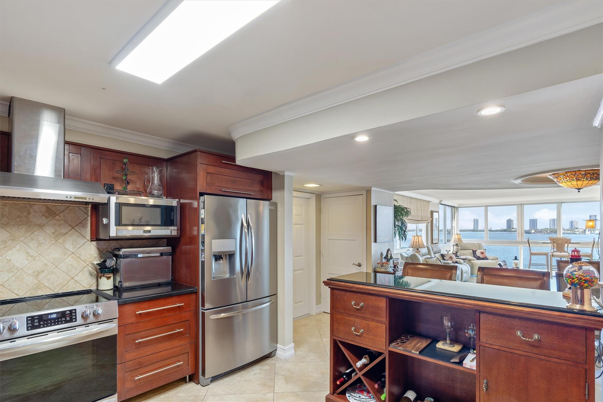 301 LAKE SHORE Drive 501