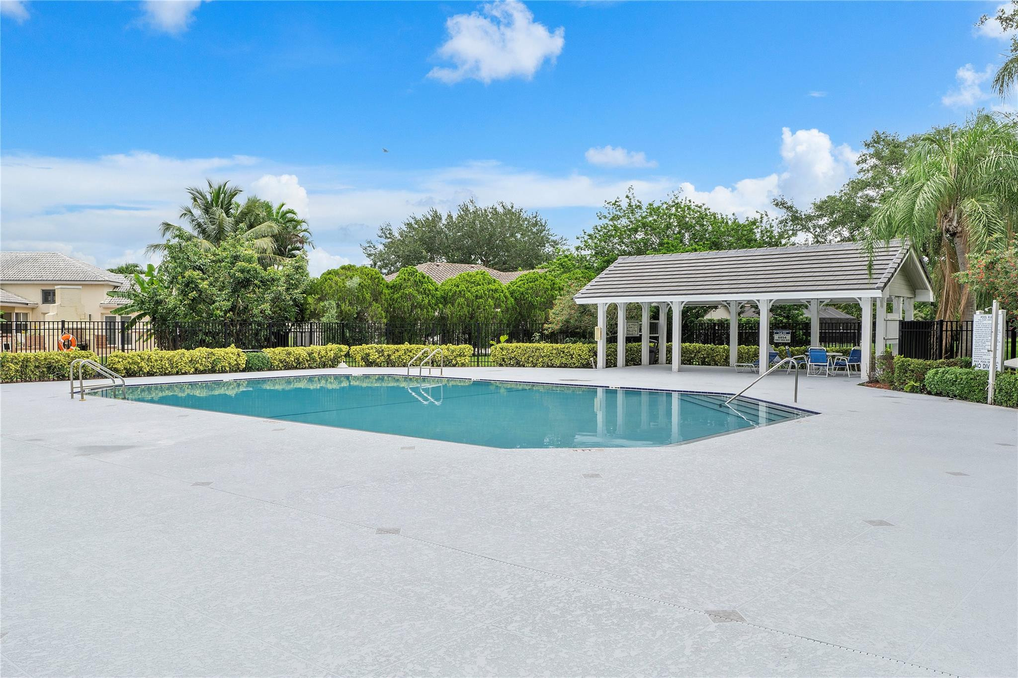 2717 Pinewood Ct