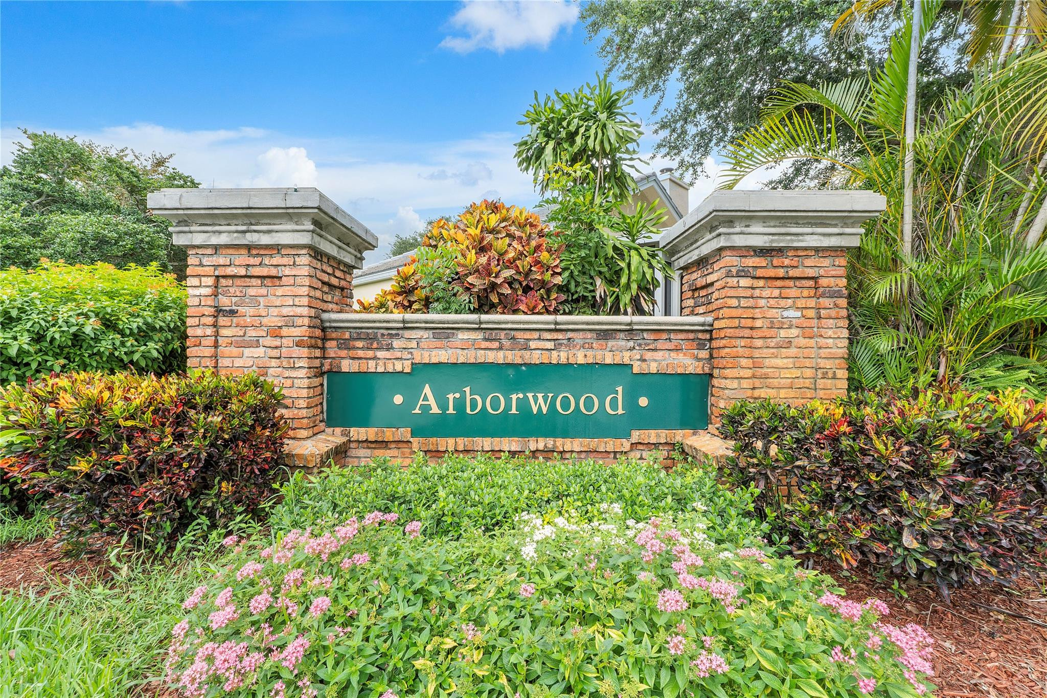 2717 Pinewood Ct