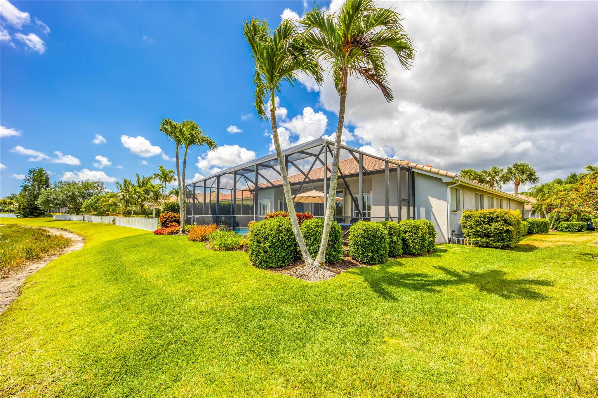 6945 SE Bay Hill Dr