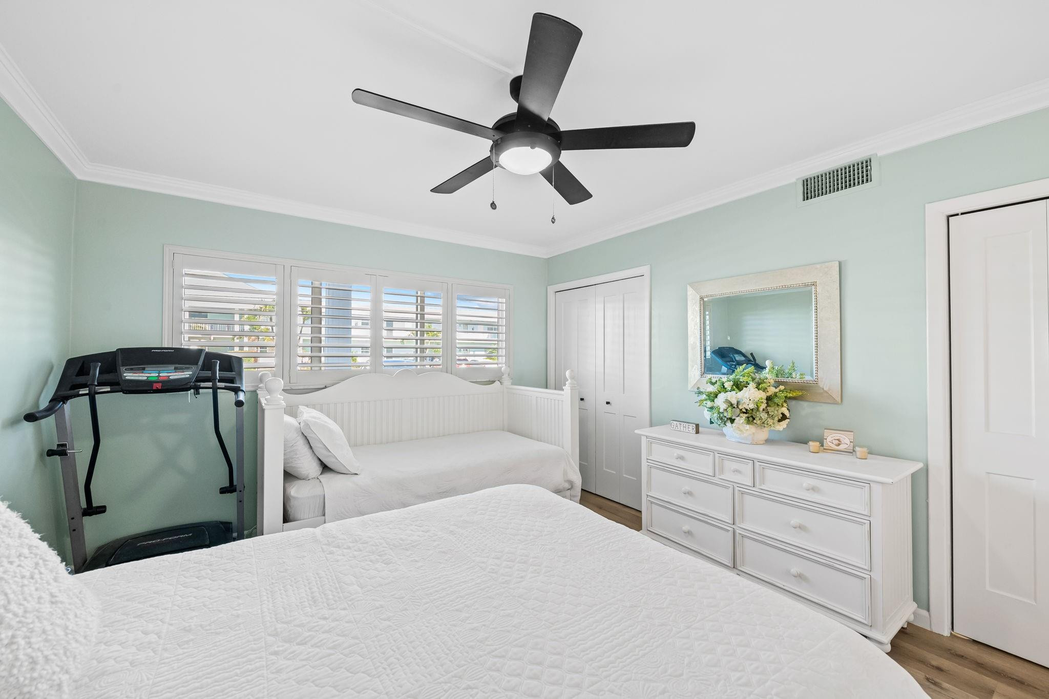 2400 NE 36th Street 3