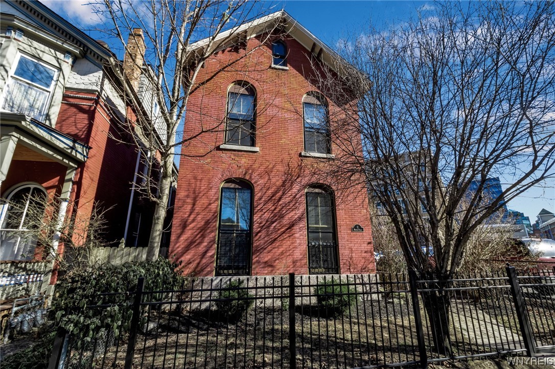 11 Whitney Place