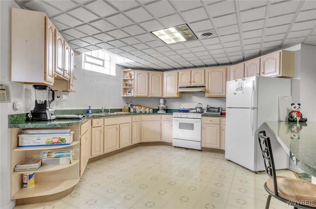 7 Woodcrest Drive