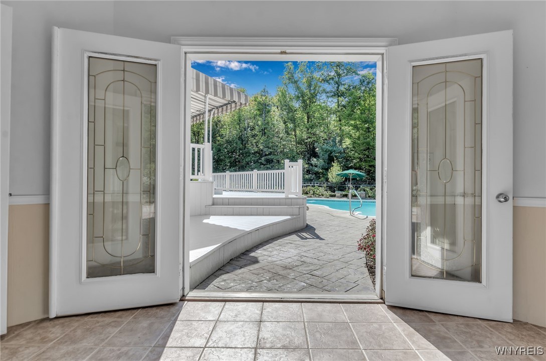 7 Woodcrest Drive