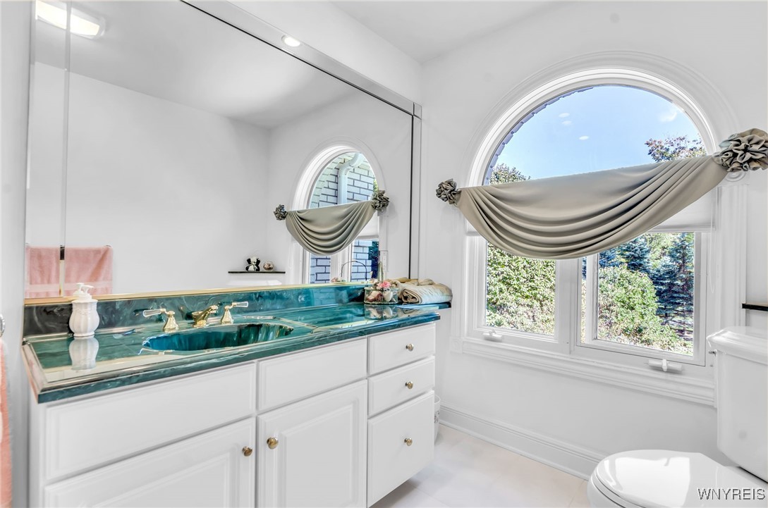 7 Woodcrest Drive