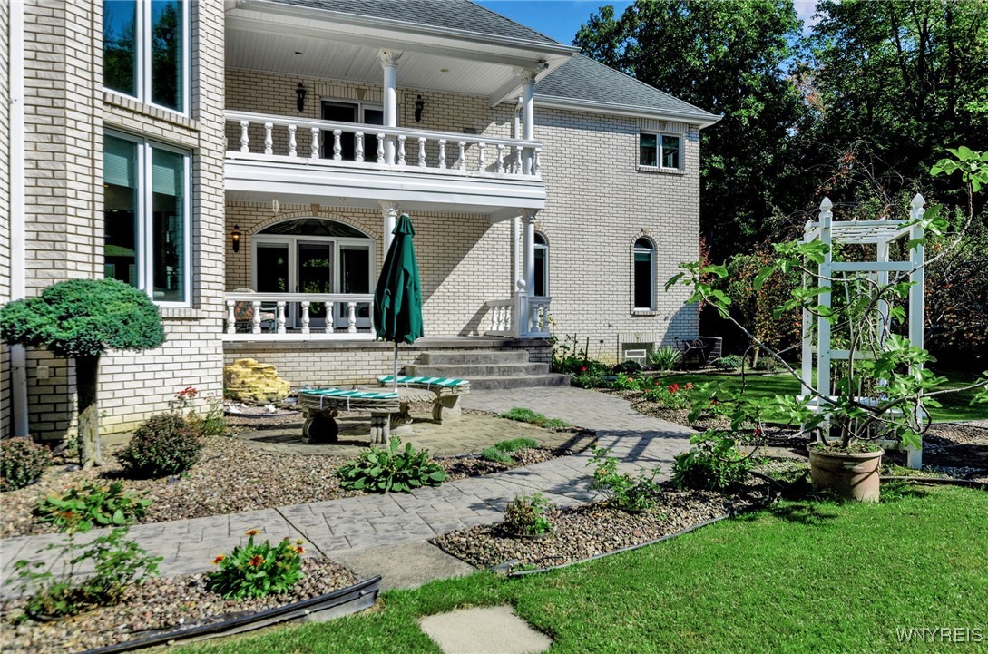 7 Woodcrest Drive