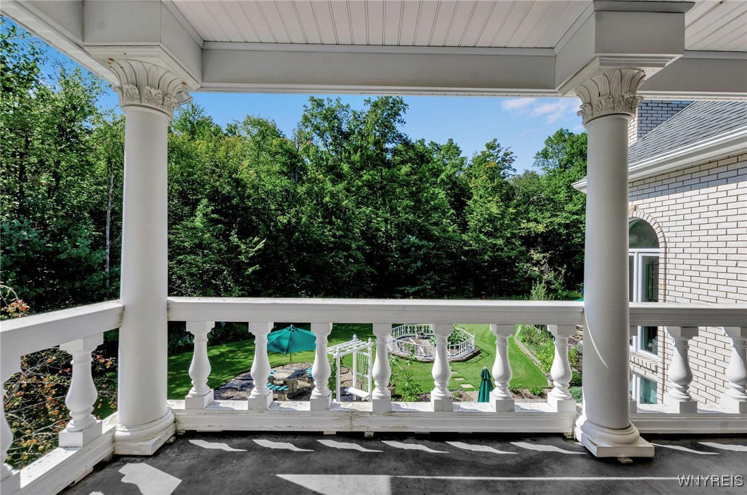 7 Woodcrest Drive