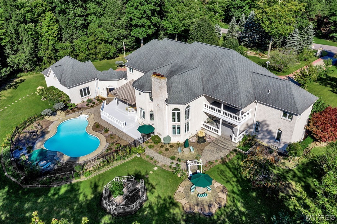 7 Woodcrest Drive