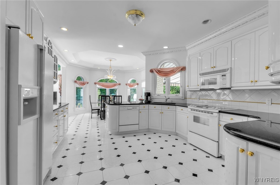 7 Woodcrest Drive
