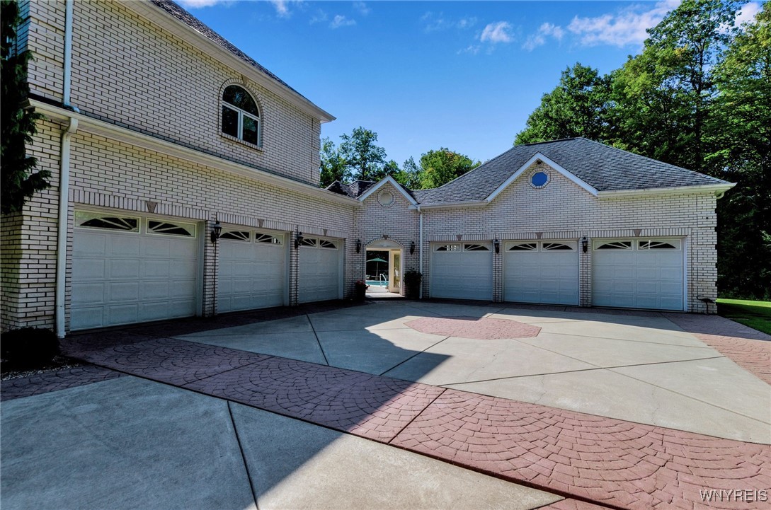 7 Woodcrest Drive