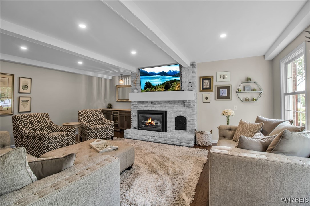 8125 Old Post Road West