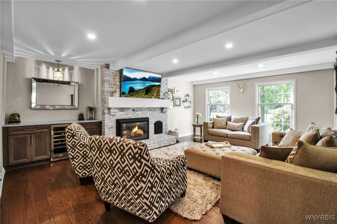 8125 Old Post Road West