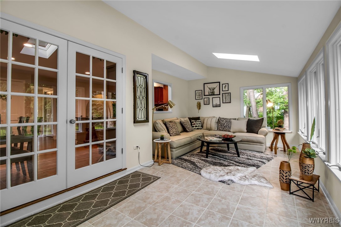 8125 Old Post Road West