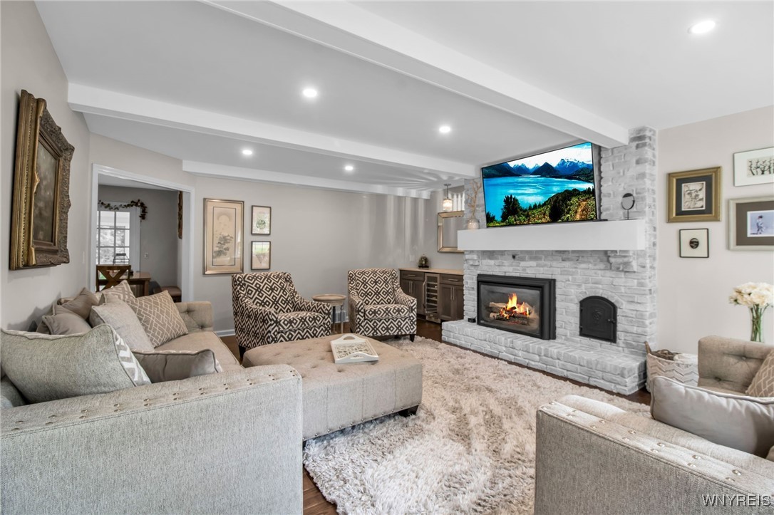 8125 Old Post Road West