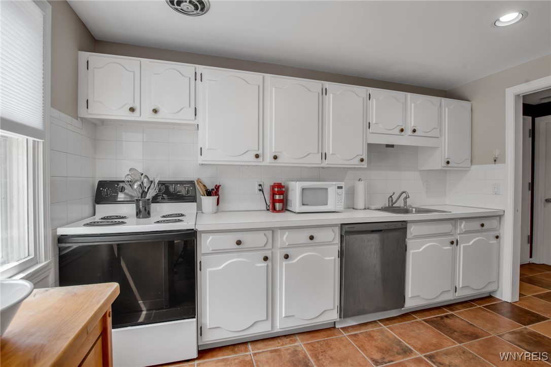 32 Bernhardt Drive 5