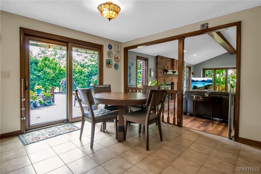 2 Silver Thorne Drive