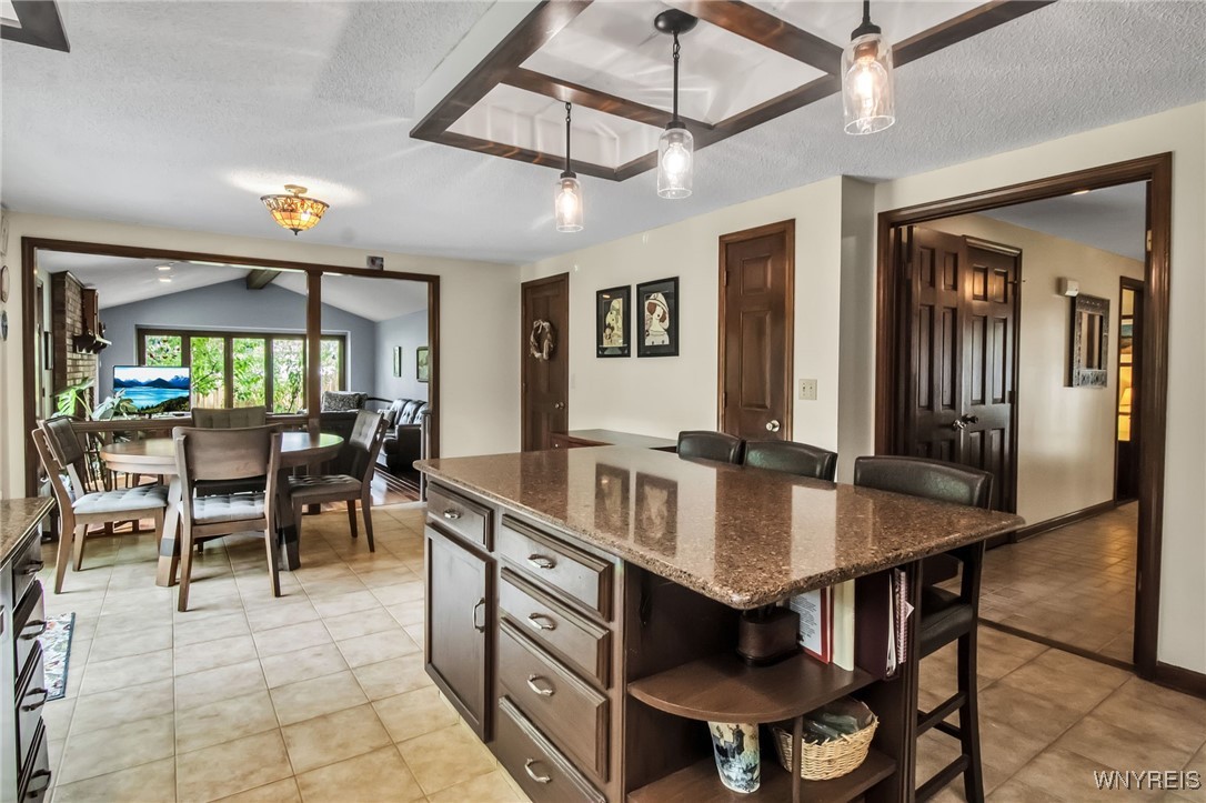 2 Silver Thorne Drive