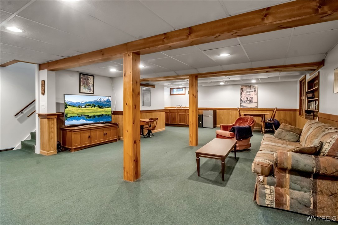 2 Silver Thorne Drive