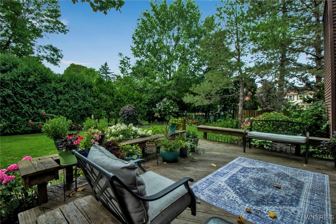 2 Silver Thorne Drive