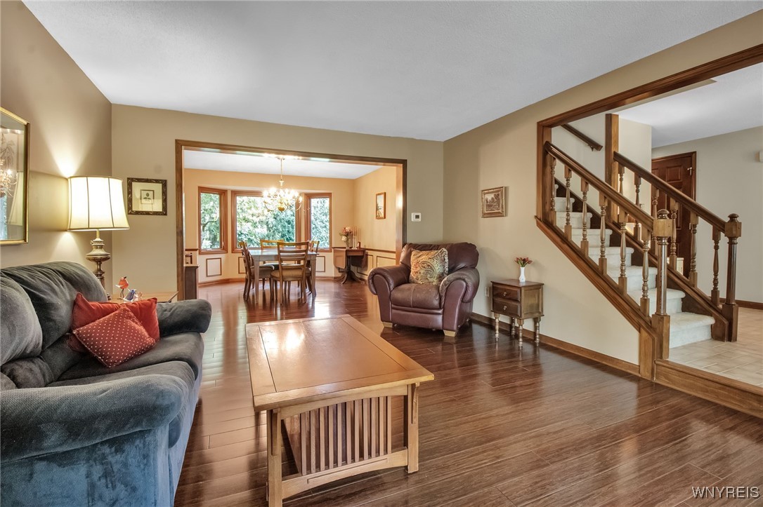 2 Silver Thorne Drive