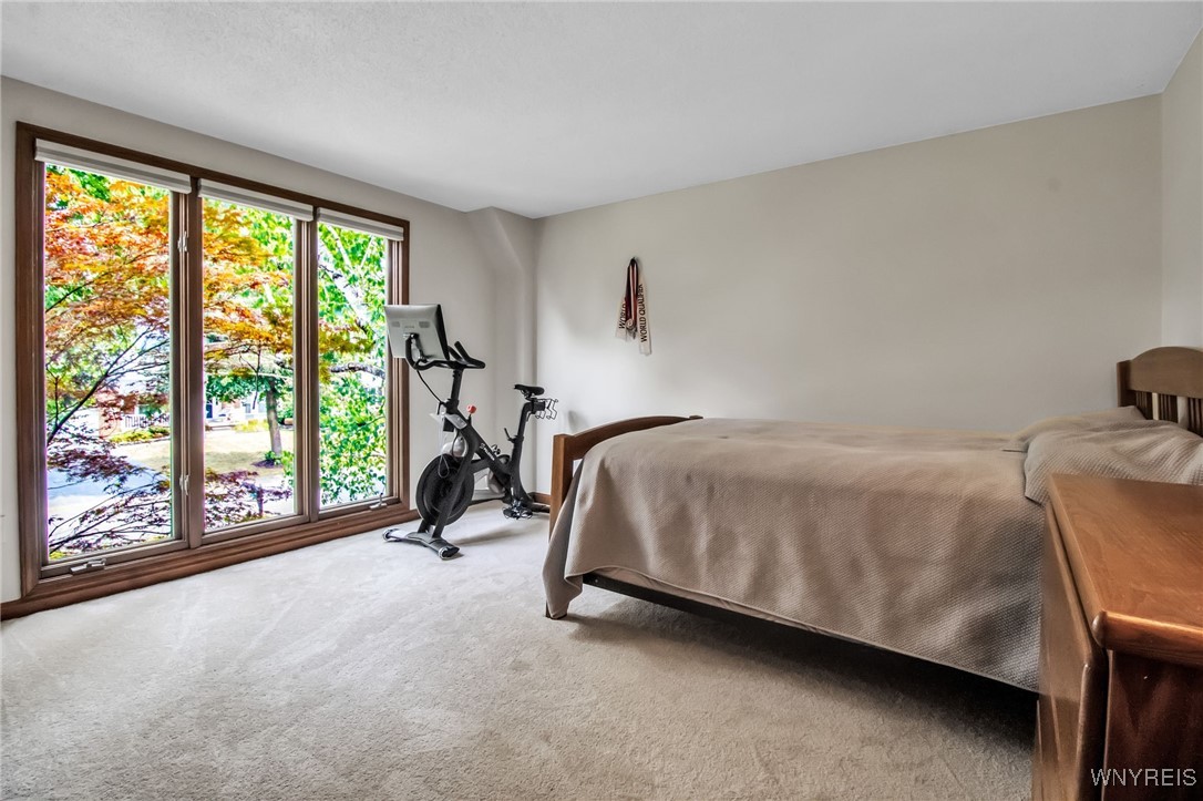 2 Silver Thorne Drive