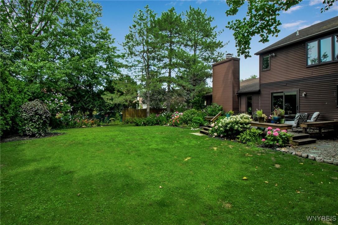 2 Silver Thorne Drive