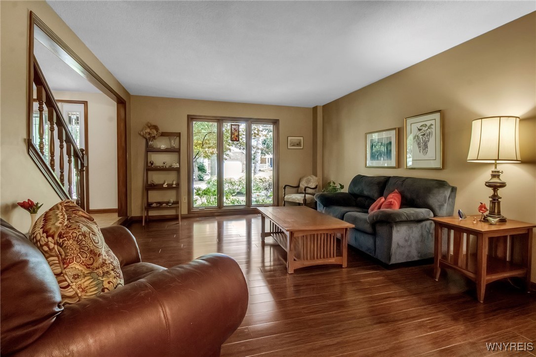 2 Silver Thorne Drive