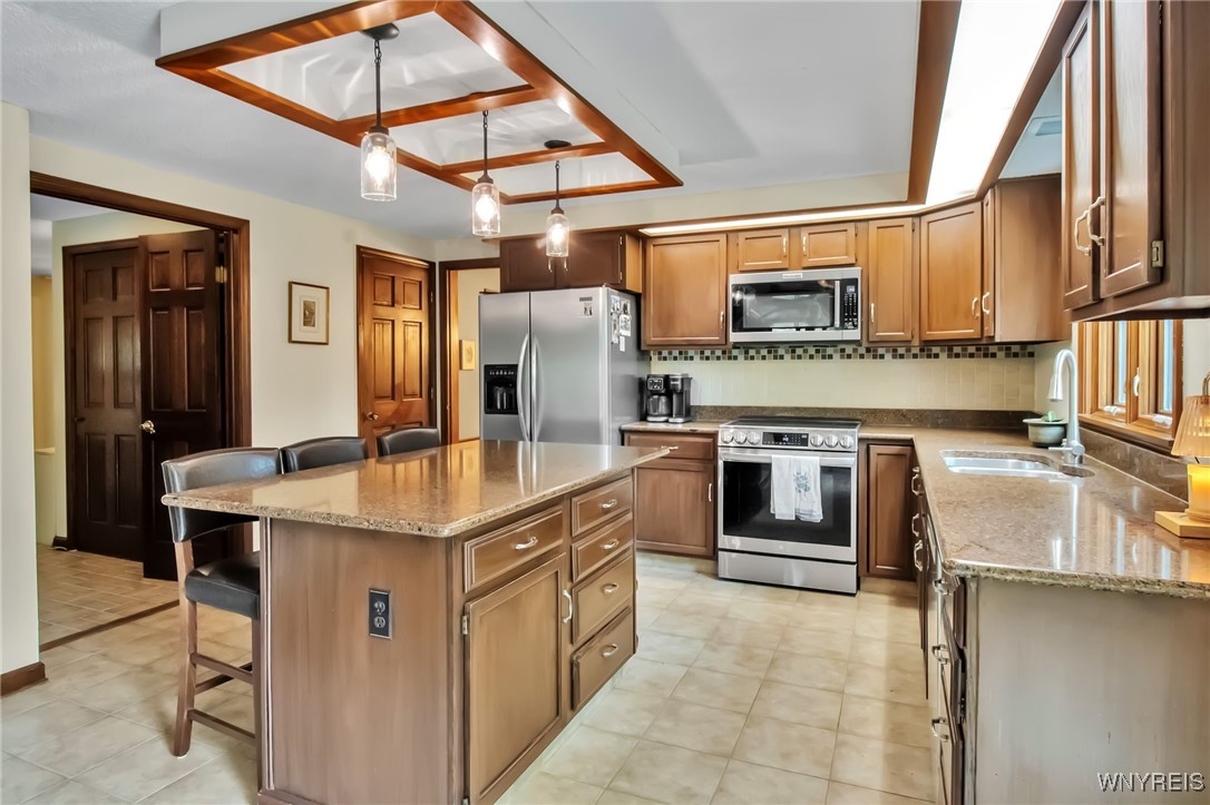 2 Silver Thorne Drive