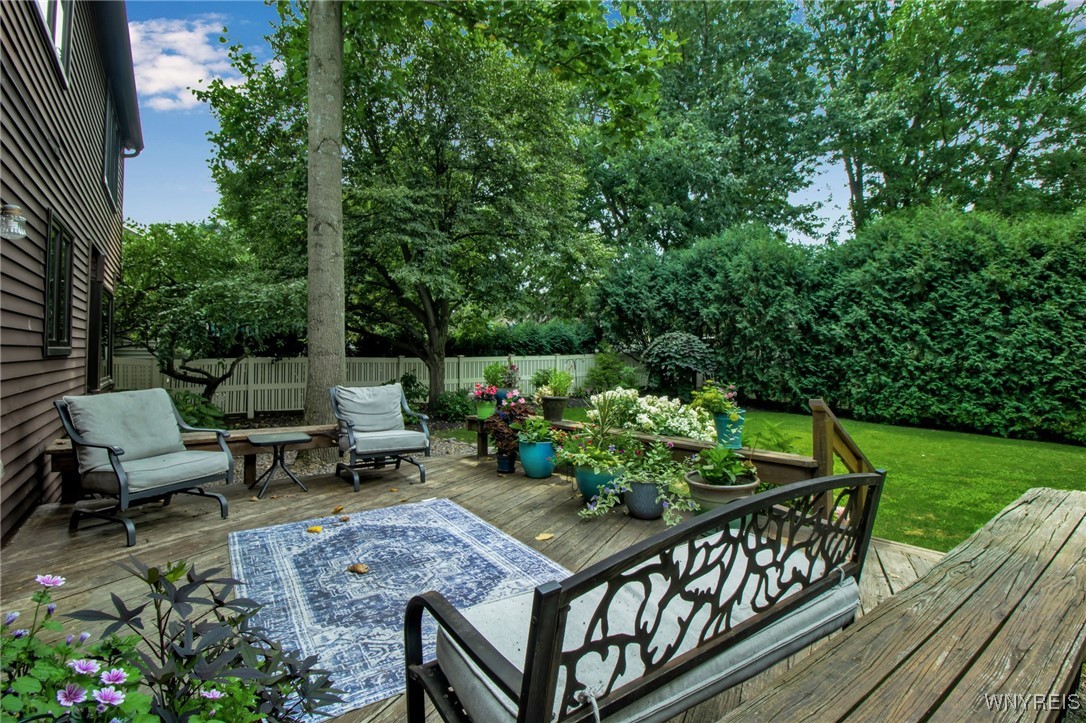 2 Silver Thorne Drive