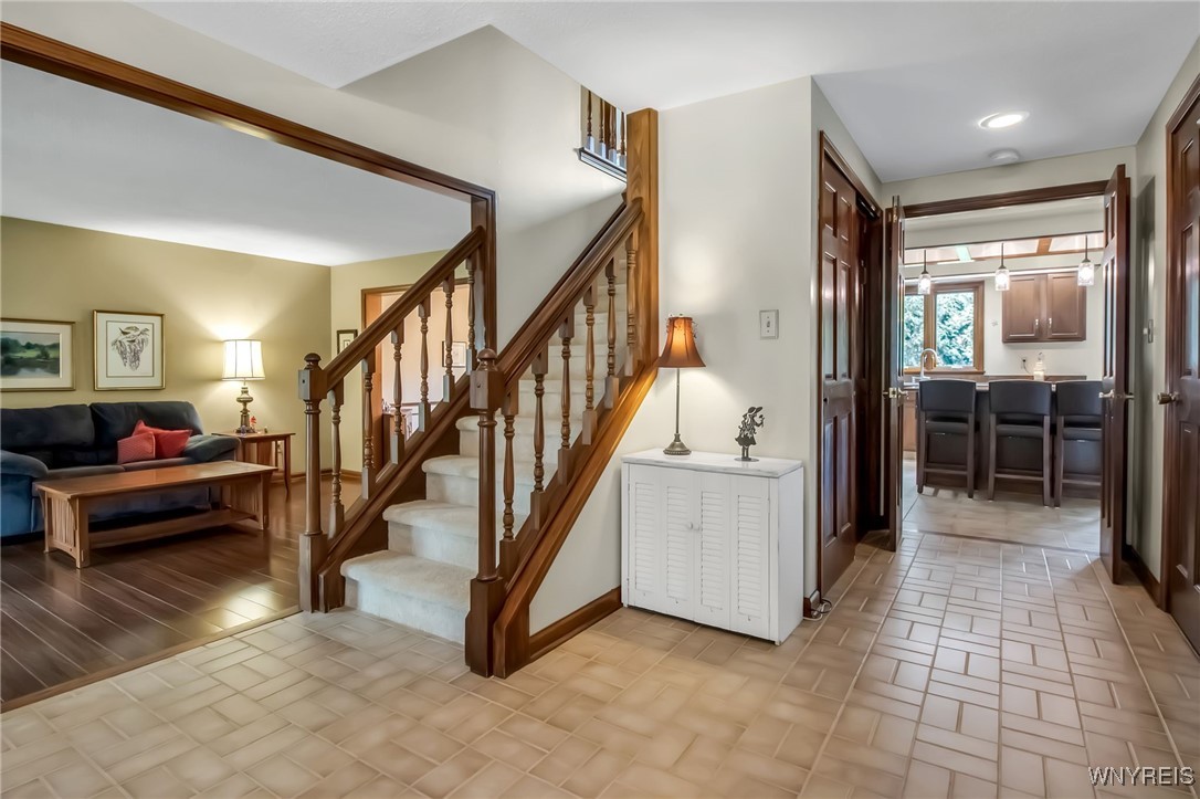 2 Silver Thorne Drive