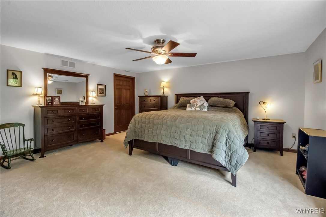 2 Silver Thorne Drive