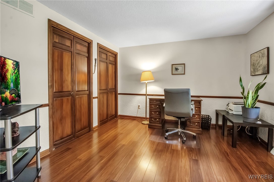 2 Silver Thorne Drive