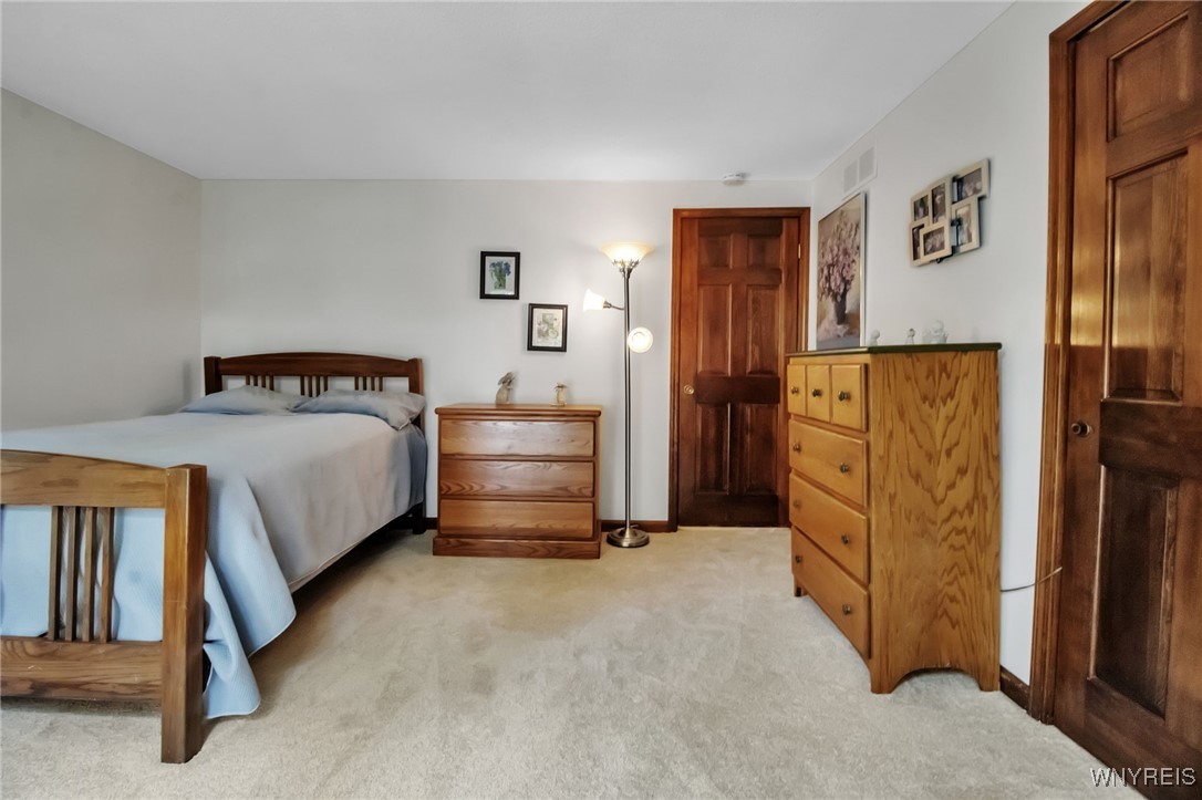 2 Silver Thorne Drive