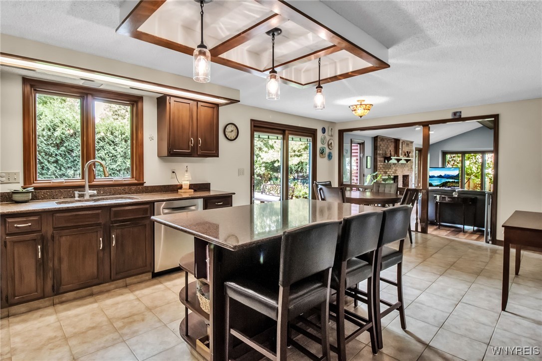 2 Silver Thorne Drive