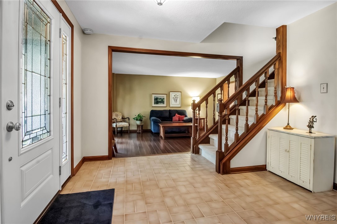 2 Silver Thorne Drive