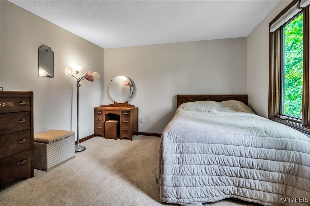 2 Silver Thorne Drive