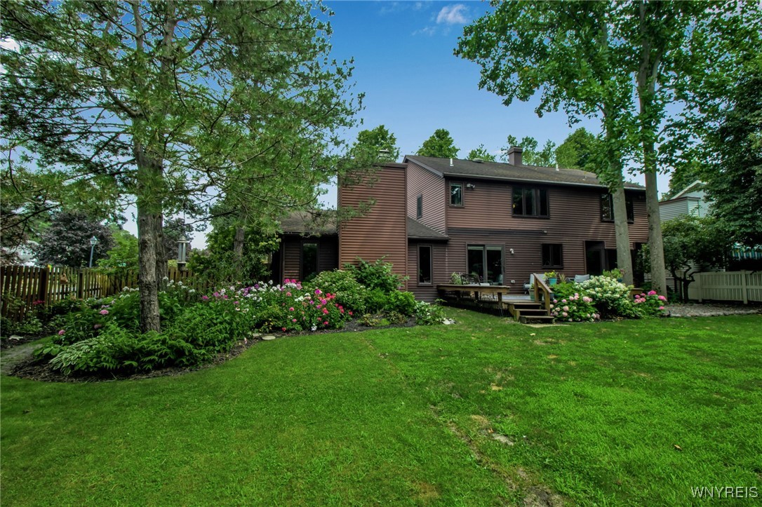 2 Silver Thorne Drive