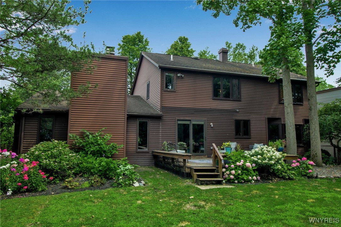 2 Silver Thorne Drive