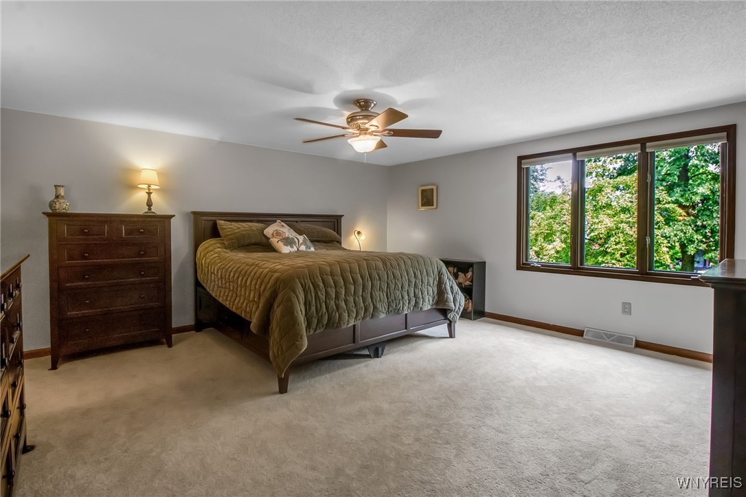 2 Silver Thorne Drive